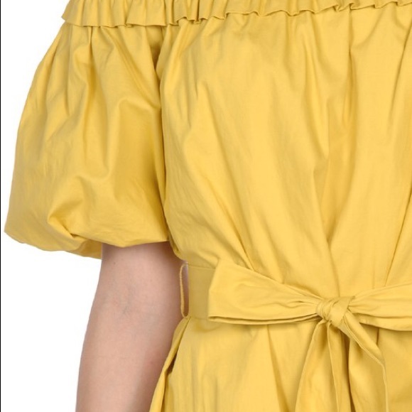 Off shoulder Ruffle Dress - Picture 2 of 3